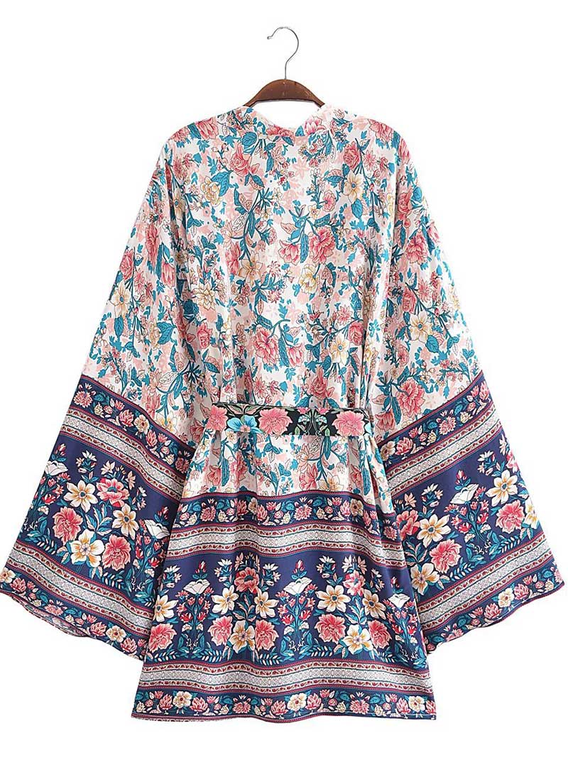 Kimono court à imprimé floral bleu, rose et blanc