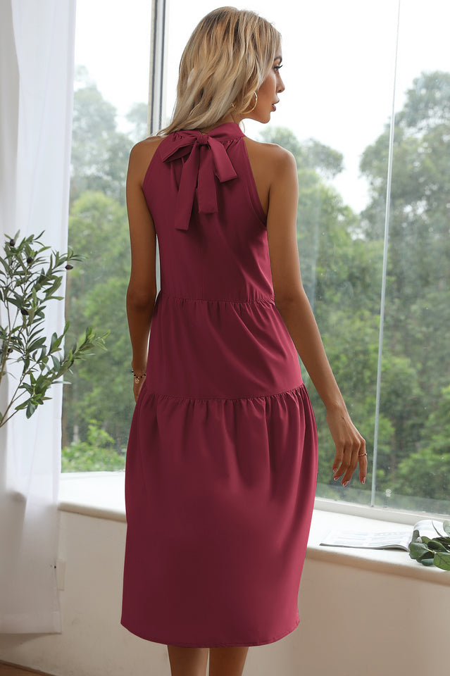 Asymmetrisches Minikleid mit hohem Kragen