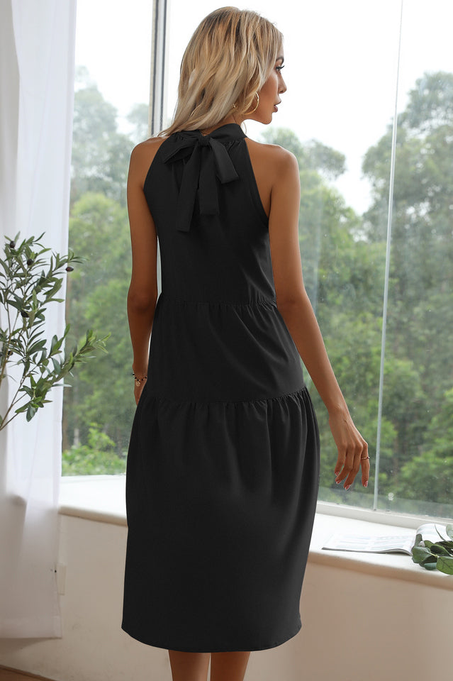 Asymmetrisches Minikleid mit hohem Kragen