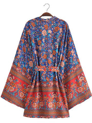 Kimono court à imprimé floral bleu, rose et blanc