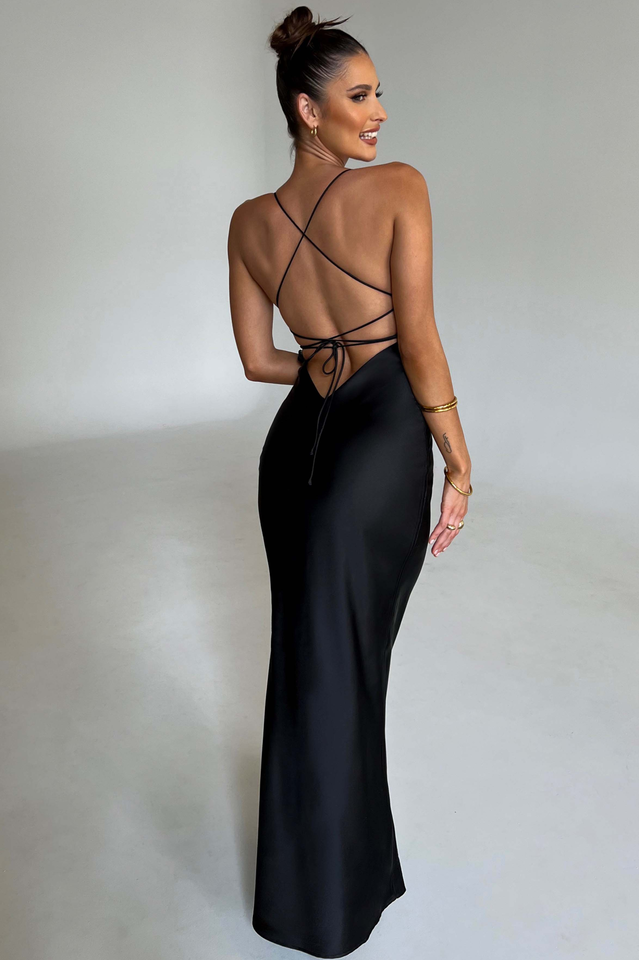 malika maxi dress rust Our MALIKA Maxi dress suits the whole friendship group Seen in Blush, Rust and Black, shop the timeless looks now at Babyboofashion.com