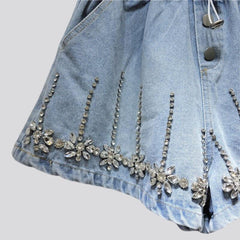 Short en jean à jambes larges avec strass