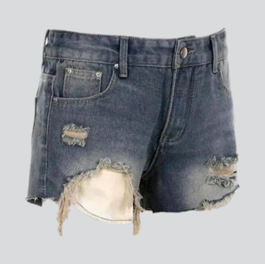 Jeansshorts im Distressed-Look im Y2k-Stil