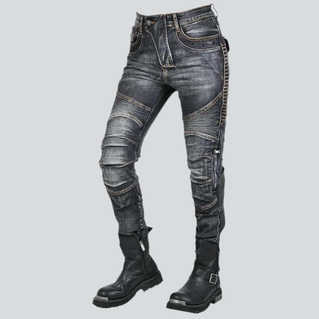 Herren-Bikerjeans mit Schnurrbart