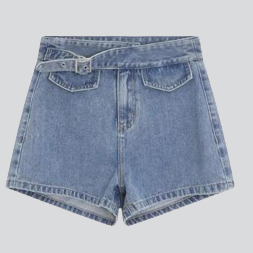 Damenshorts mit Jeansgürtel