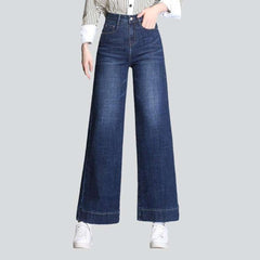 Stilvolle Damenjeans mit weitem Bein