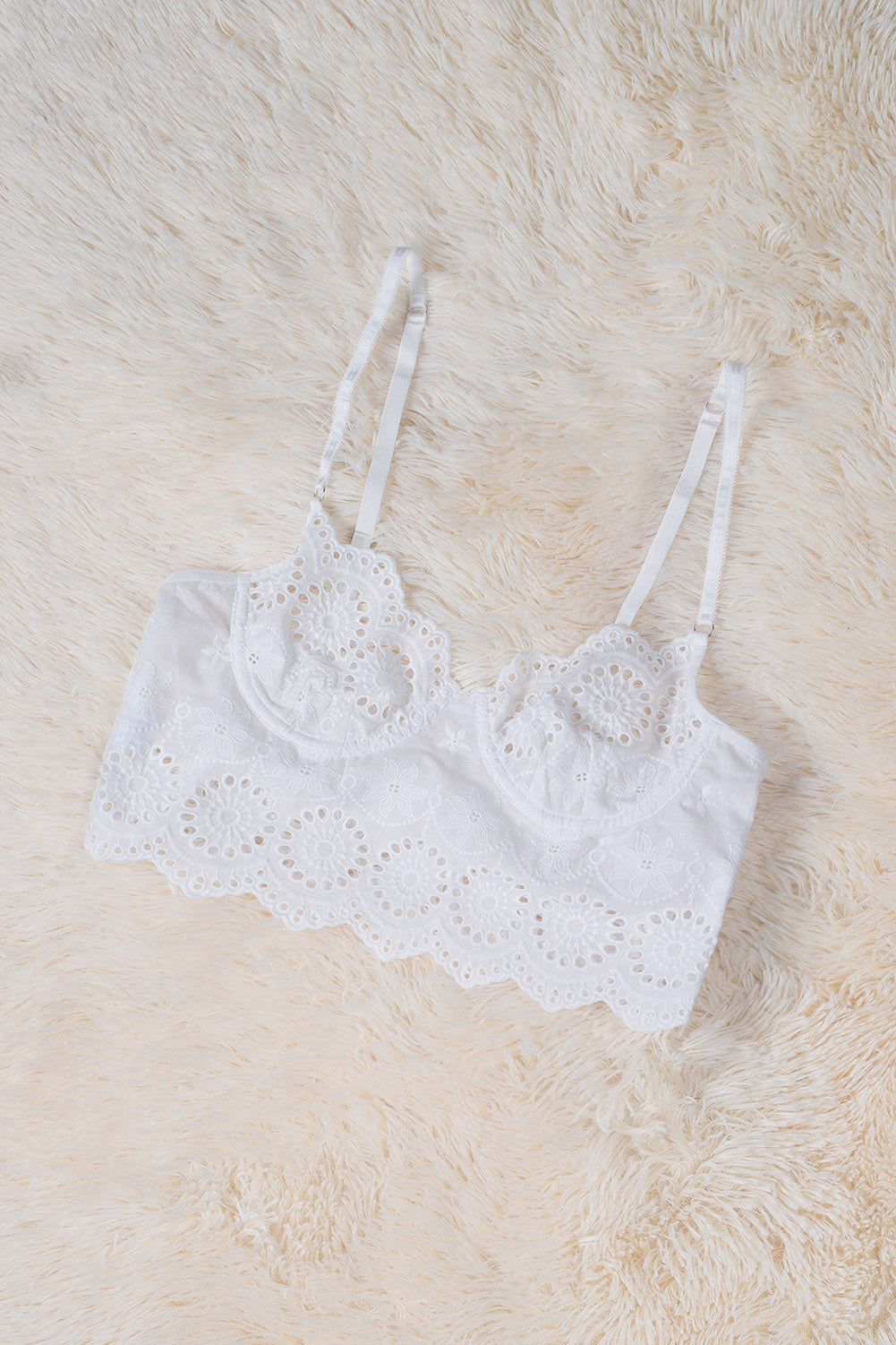 Verstellbares Bralette mit ausgehöhlter Spitze