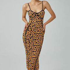 Verführerisches ärmelloses, figurbetontes Midi-Pulloverkleid mit Leopardenmuster - Leopard