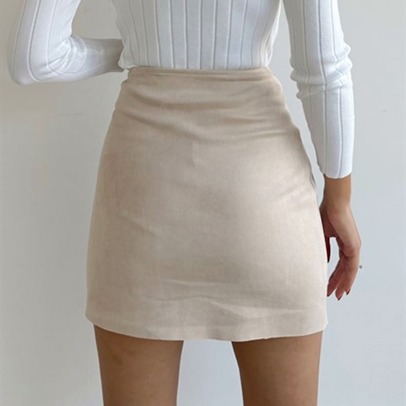 Mini-jupe portefeuille asymétrique taille haute en faux daim avec boutons festonnés - Beige