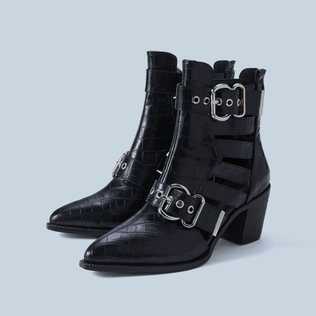 Ankle Boots mit Krokodilprägung, Cut-out-Besatz, metallischer Schnalle und Blockabsatz - Schwarz