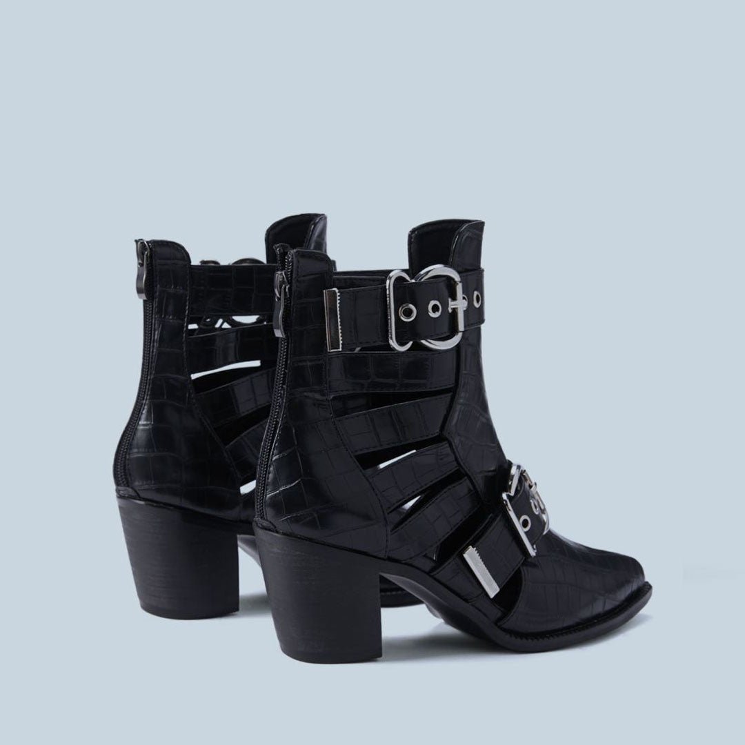 Ankle Boots mit Krokodilprägung, Cut-out-Besatz, metallischer Schnalle und Blockabsatz - Schwarz