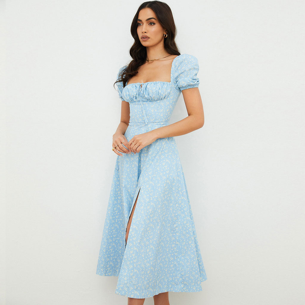 Maxi-Sommerkleid mit Gänseblümchen-Print, Puffärmeln und hohem Schlitz - Himmelblau