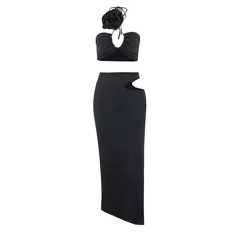 Passendes Set mit Neckholder-Crop-Top, Blumenapplikation und Cutout, geteiltem Midirock - Schwarz