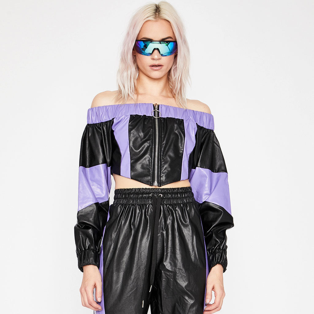 Haut court futuriste en cuir à épaules dénudées et fermeture éclair sur le devant - Noir
