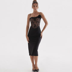 Robe de cocktail mi-longue moulante en satin brillant avec corset en dentelle florale - Noir