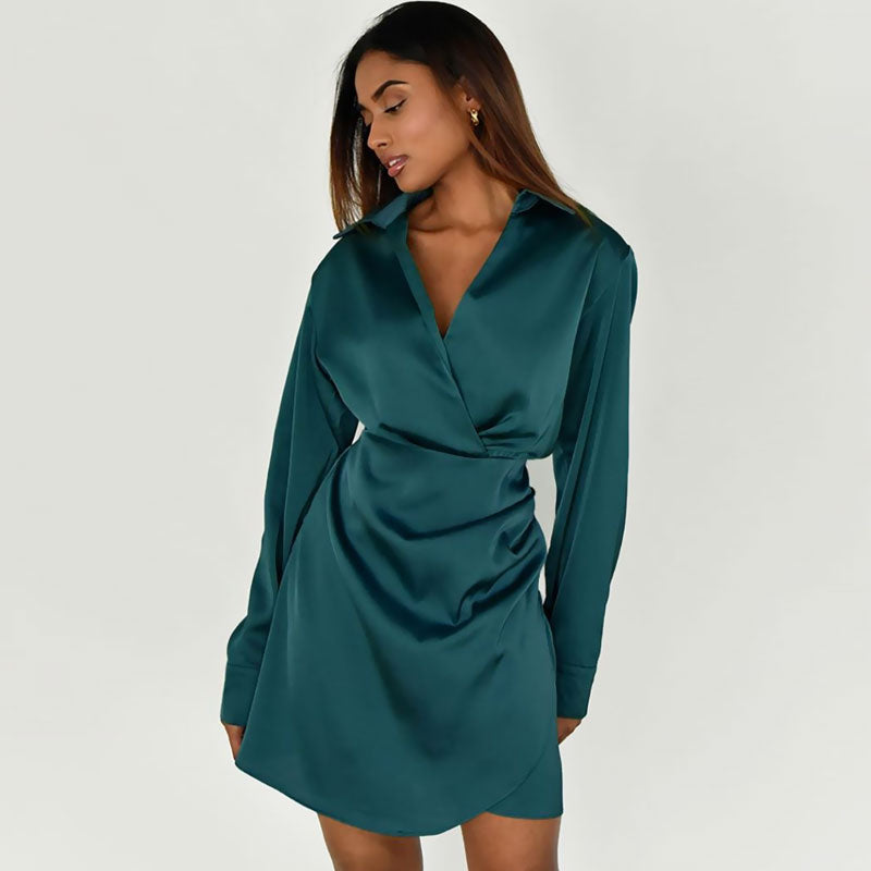 Robe chemise courte à manches longues et col en V en satin brillant froncé - Vert sarcelle