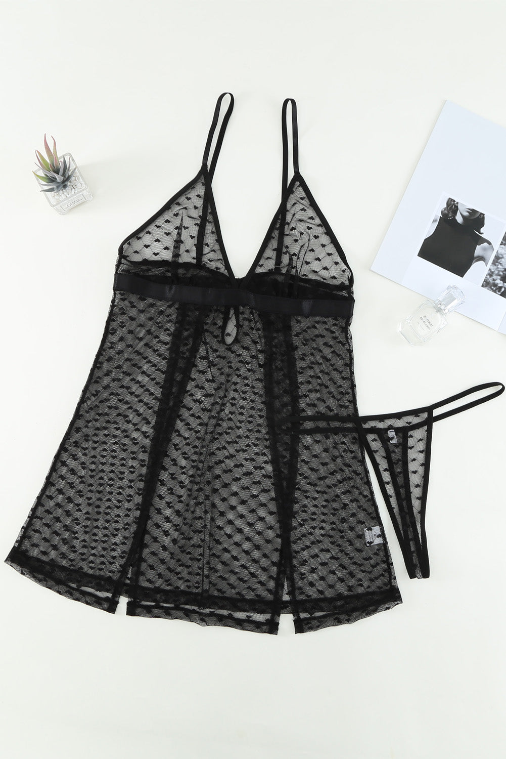 Herzförmiges Mesh-Babydoll mit Cut-Outs und Tanga