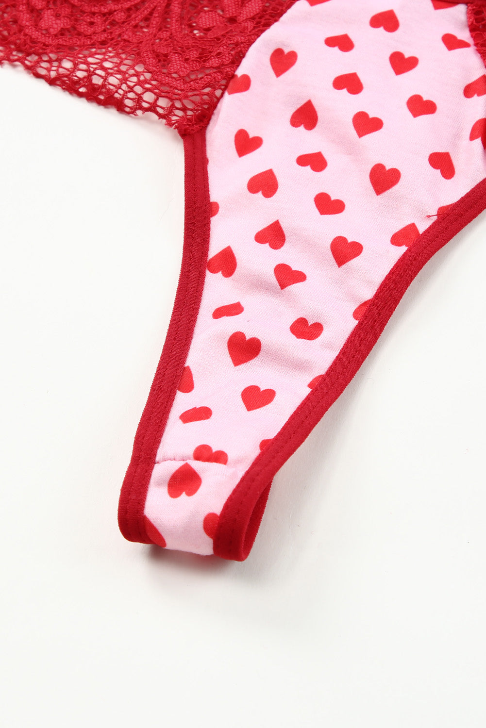 Valentinstags-Dessous-Set mit Spitzenbesatz und Herzmuster