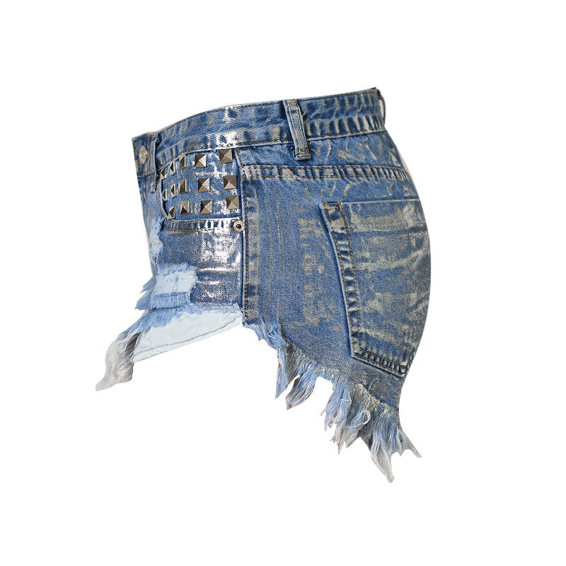 High Waist Distressed Denim Shorts mit Metallic-Nietenbesatz - Blau