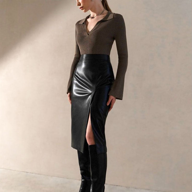 Jupe mi-longue en cuir vegan à taille haute et bordure fendue de style minimaliste - Noir