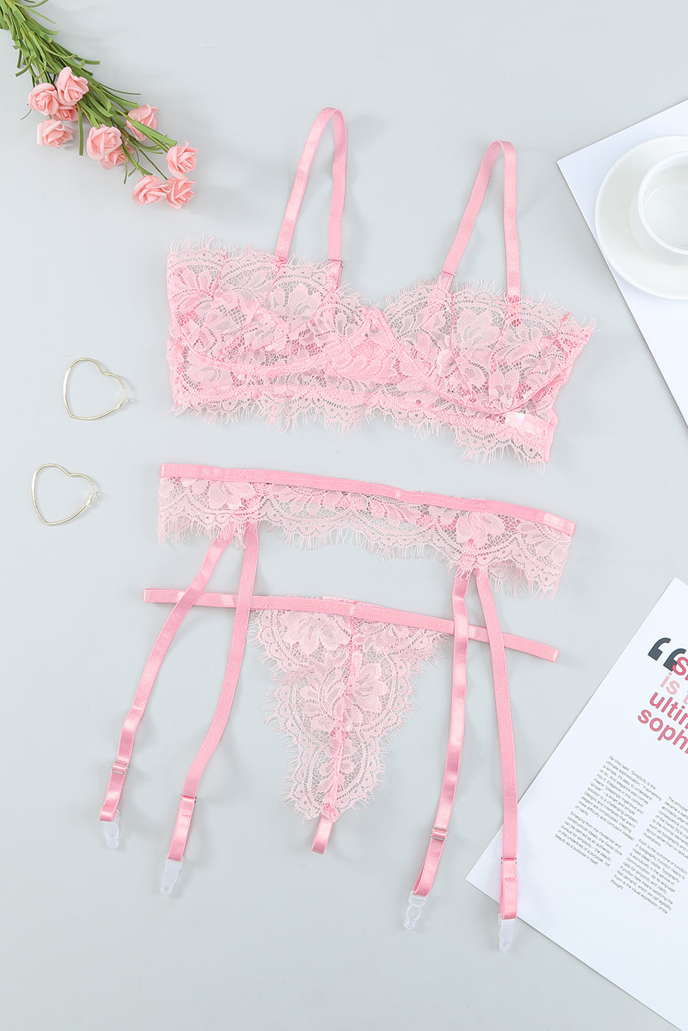 Rosa Bralette-Set aus Spitze mit Wimpernbesatz und Strumpfgürtel