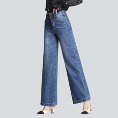 Stilvolle Damenjeans mit weitem Bein