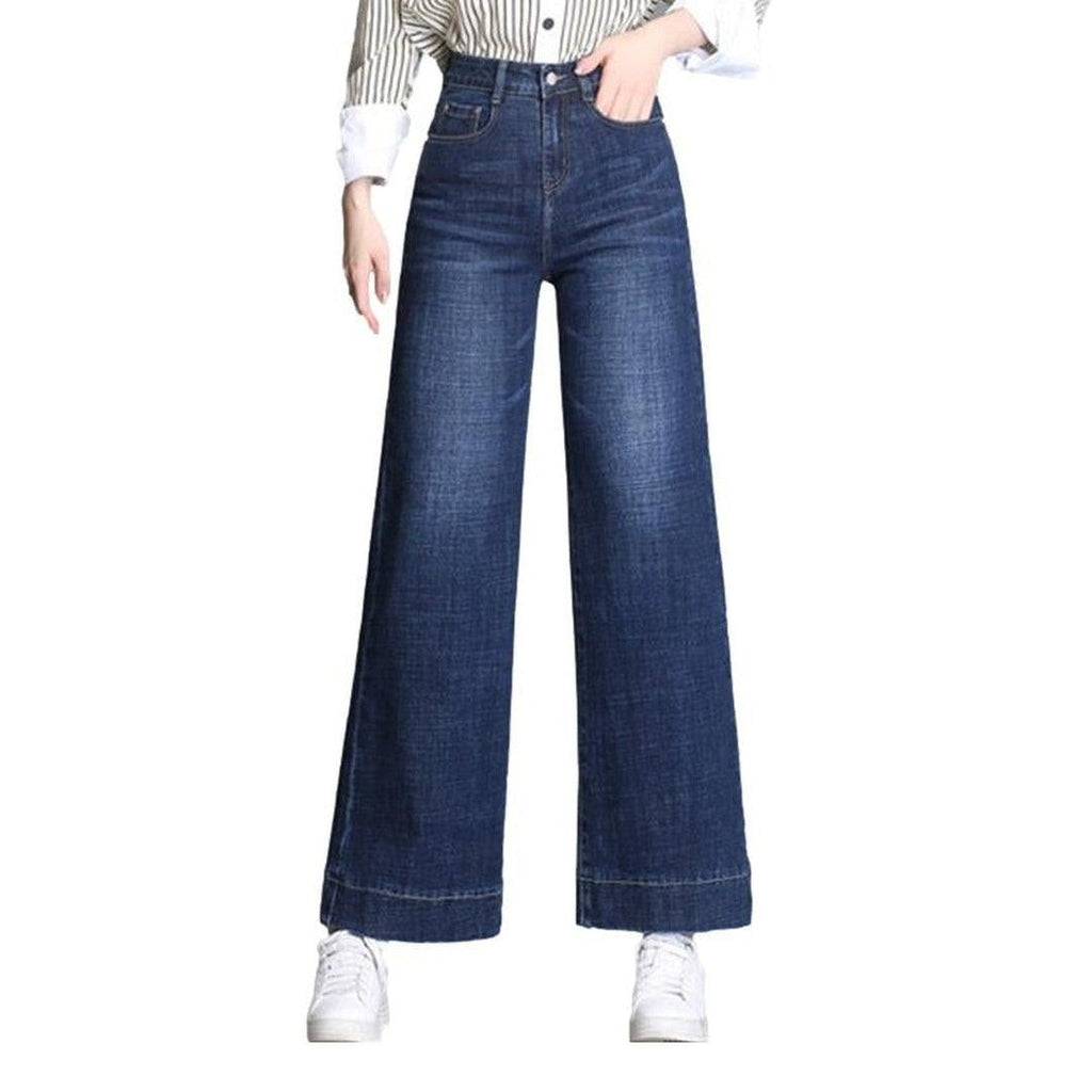 Stilvolle Damenjeans mit weitem Bein