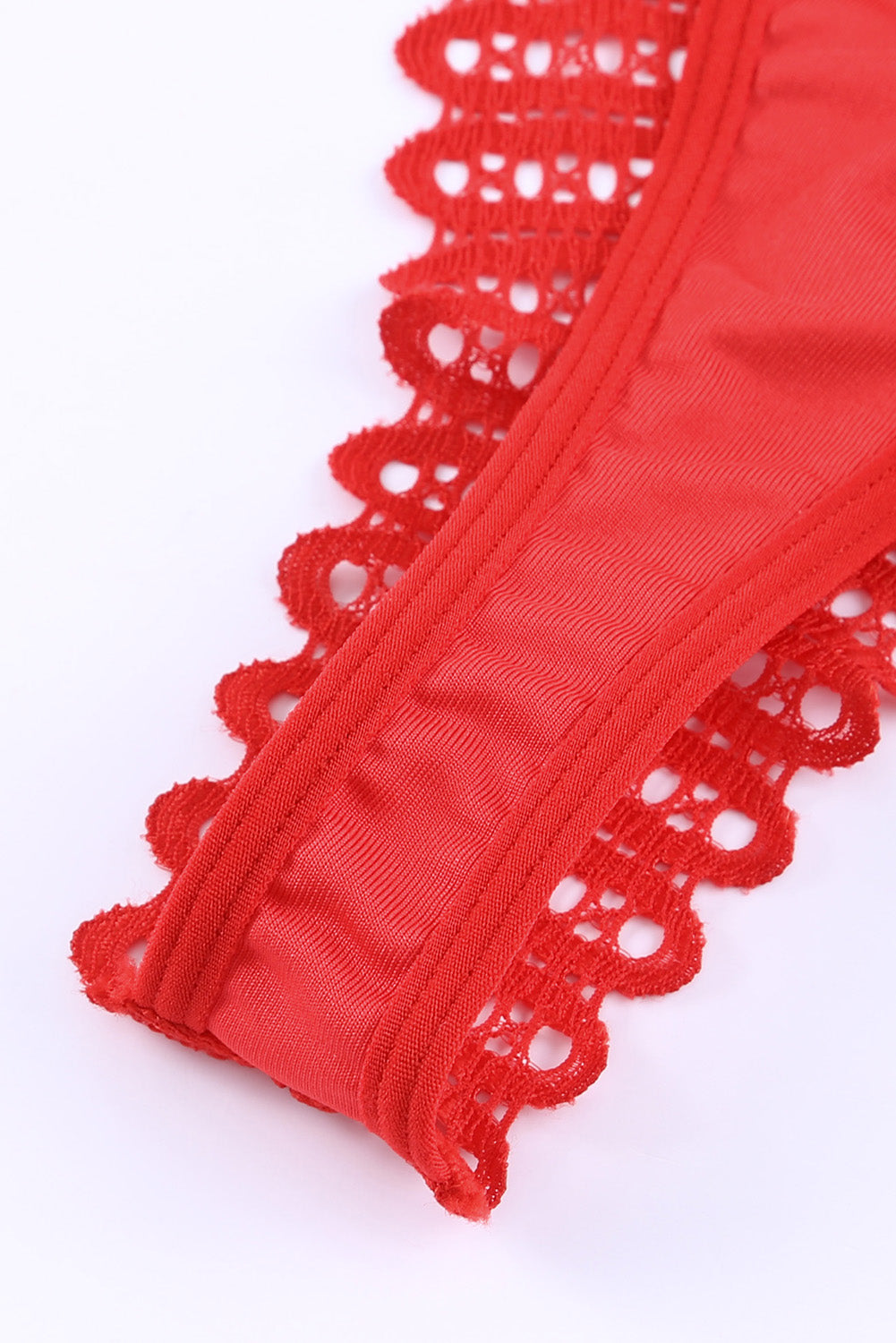 Rotes 3-teiliges Dessous-Set mit Netzstoff und Herzmuster