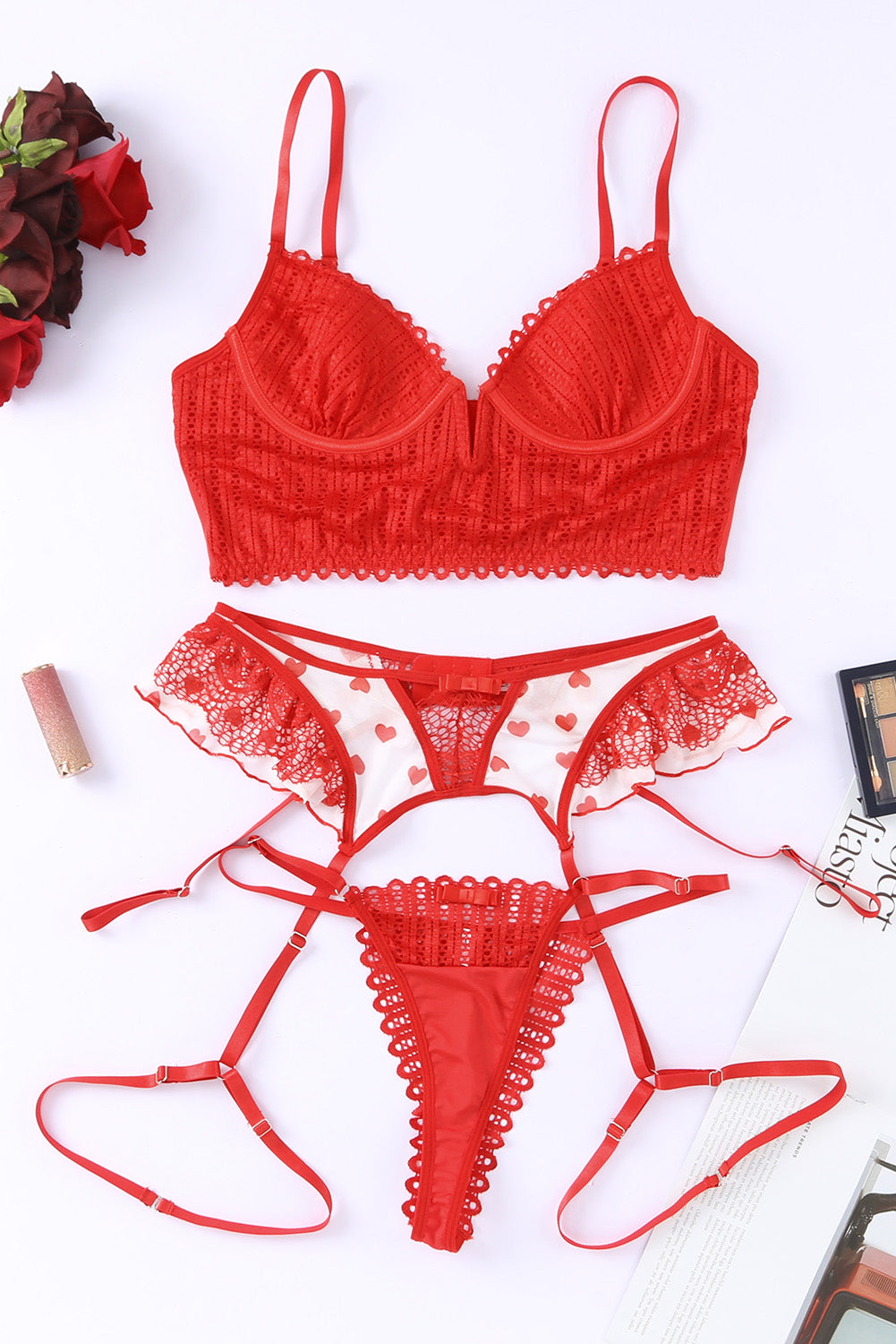 Rotes 3-teiliges Dessous-Set mit Netzstoff und Herzmuster