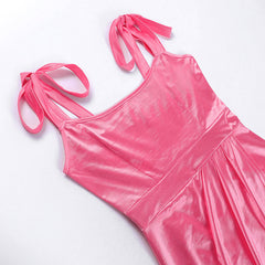Einfarbiges, figurbetontes Minikleid mit Bindebändern und gerüschtem Wickelbesatz - Rosa