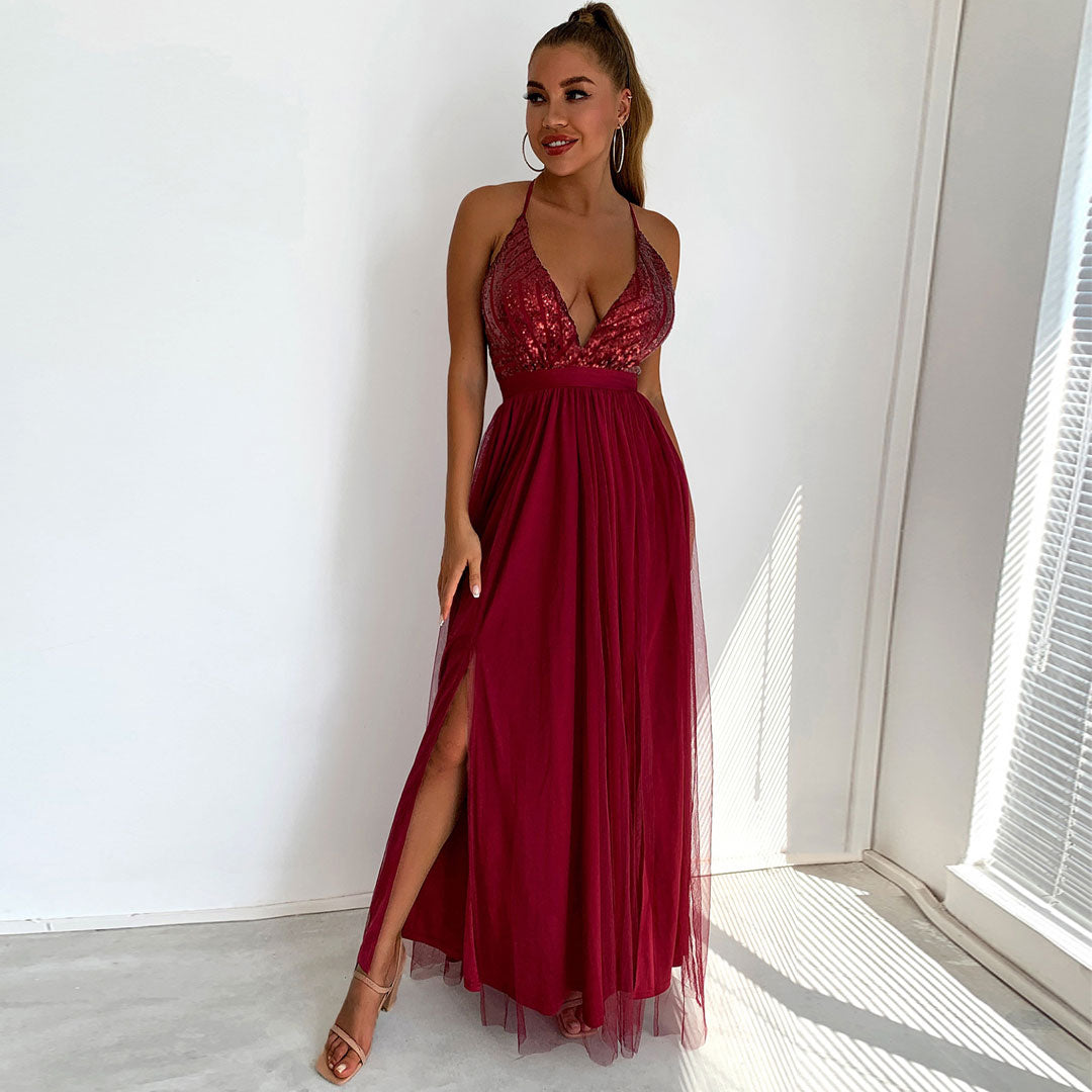 Robe longue de soirée dos nu à empiècements en maille pailletée et décolleté plongeant en V - Bordeaux