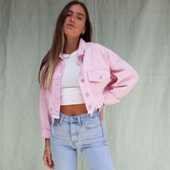 Veste courte en jean effilochée à manches longues et boutons - Rose