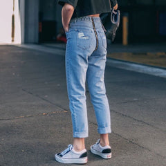 Unique – High Waist Skinny Jeans mit Reißverschluss hinten und ausgefranstem Saum - Blau